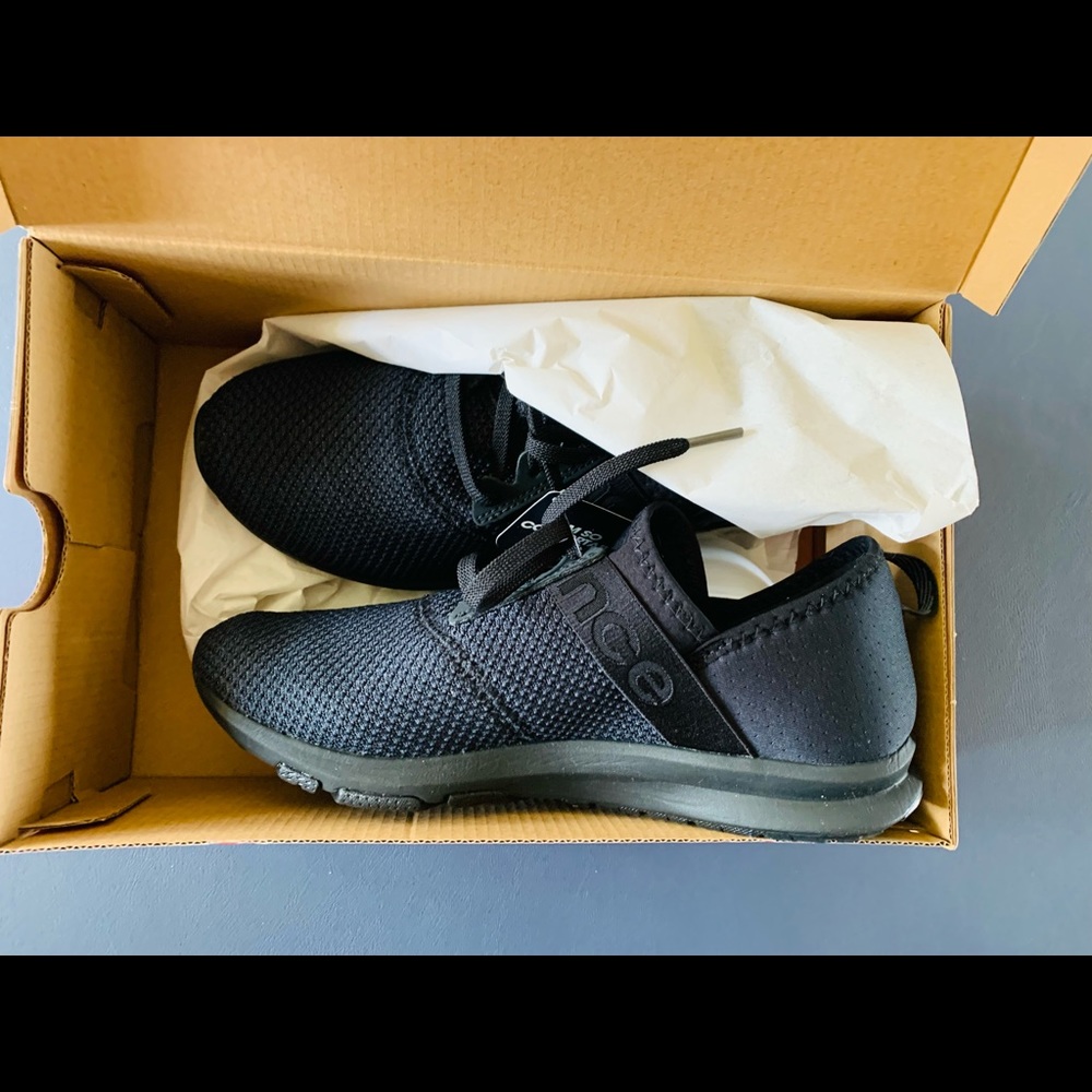 New Balance-brand NEW, Black shoes, Sz 9W